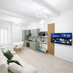 Lux Life Apartment